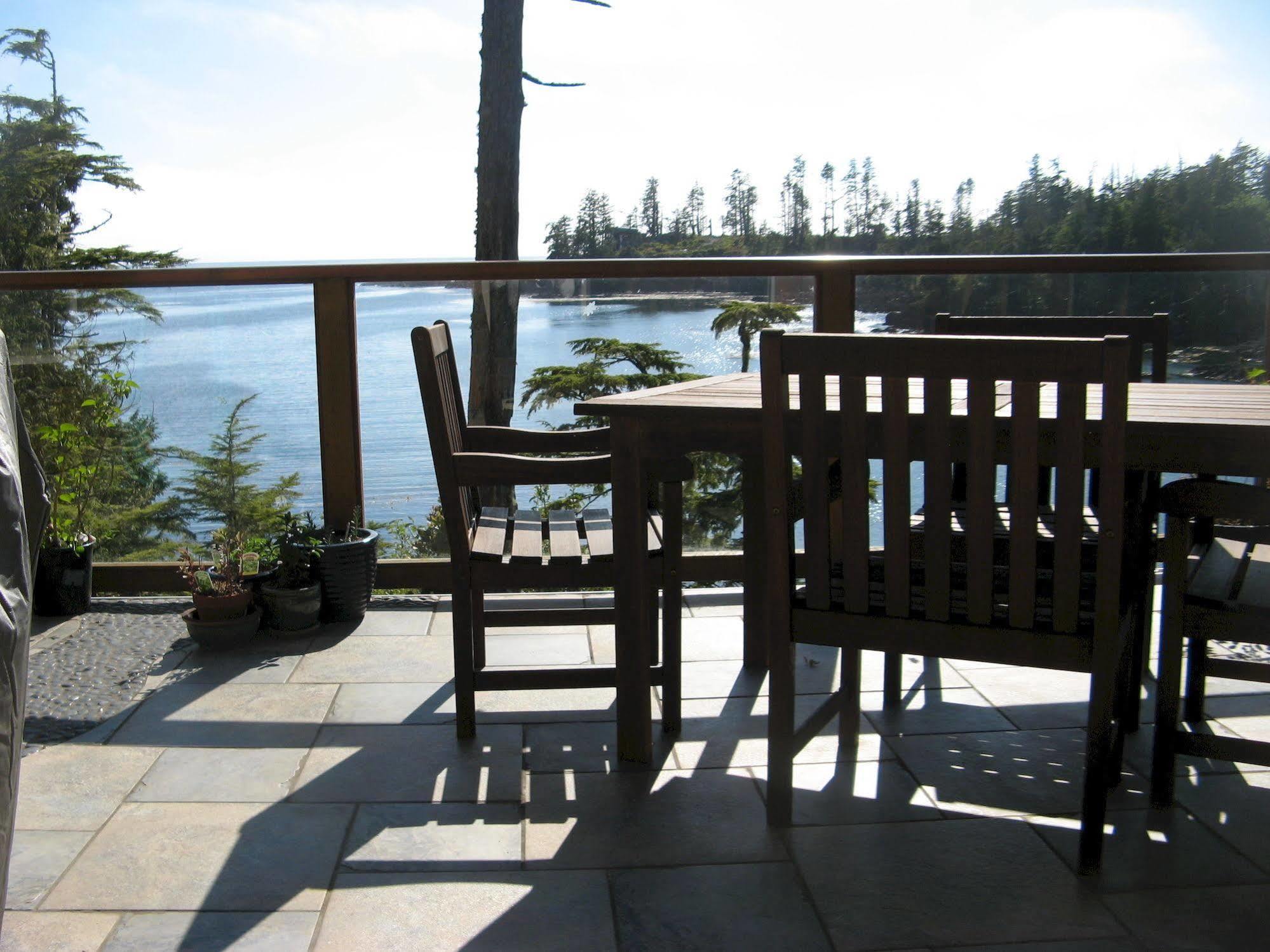 Reef Point Oceanfront Bed And Breakfast Юклулет Экстерьер фото