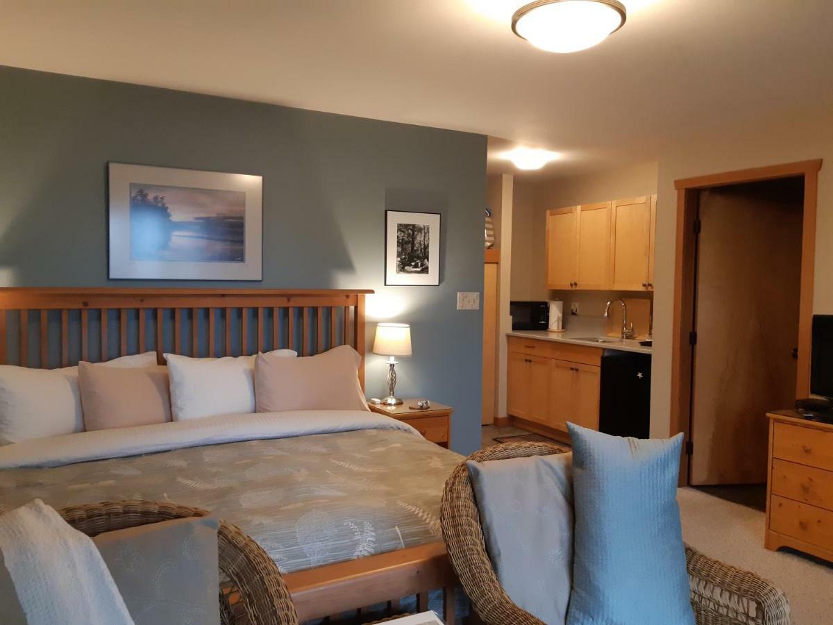 Reef Point Oceanfront Bed And Breakfast Юклулет Экстерьер фото